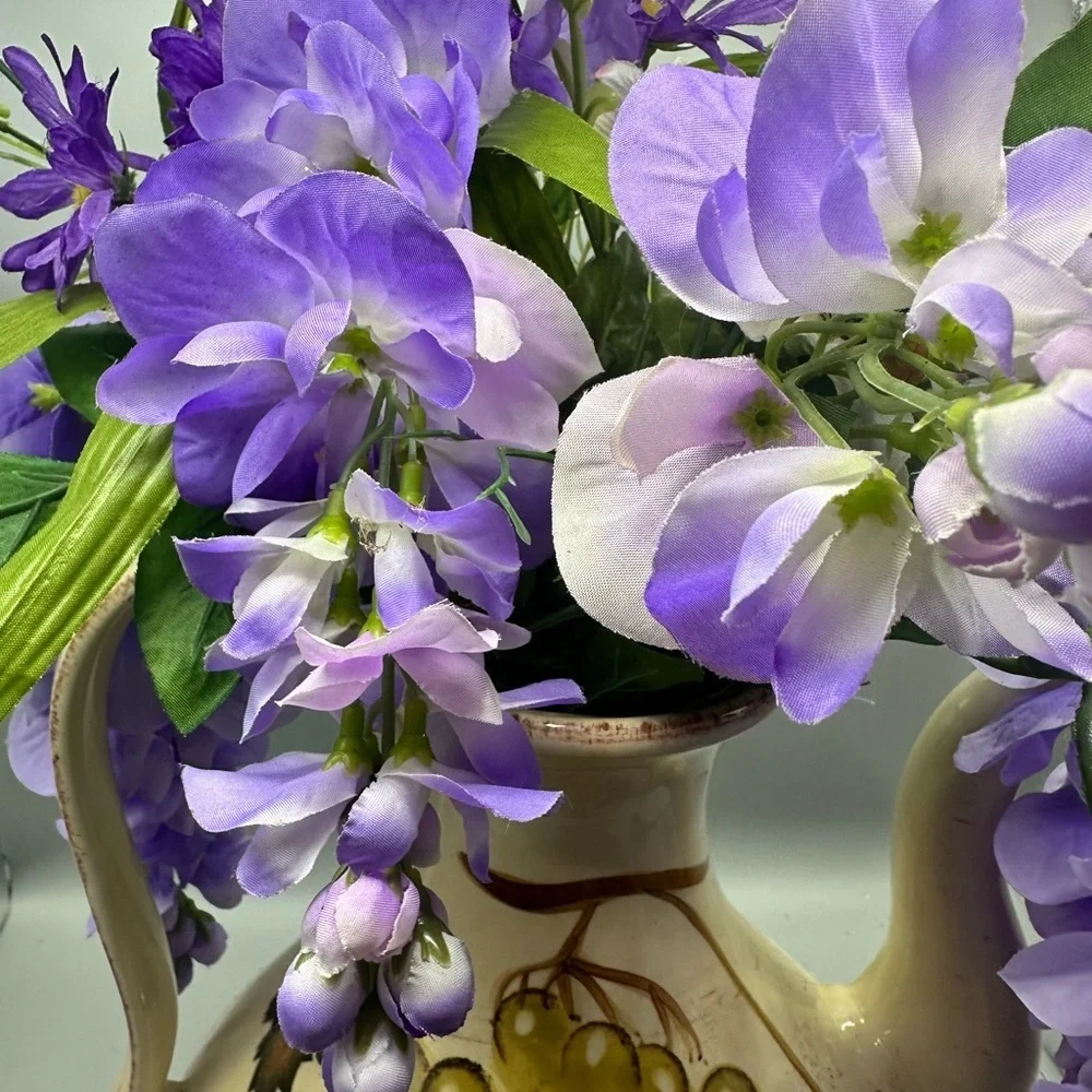 Villa Grande handpainted Tabletop Gallery floral arrangement